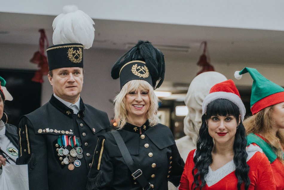 Łódź. Tradycja podtrzymana! Górnicy z Bełchatowa oddali krew i odwiedzili dzieci w Szpitalu Matki Polki w Łodzi