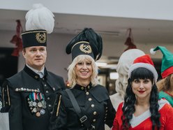 Łódź. Tradycja podtrzymana! Górnicy z Bełchatowa oddali krew i odwiedzili dzieci w Szpitalu Matki Polki w Łodzi