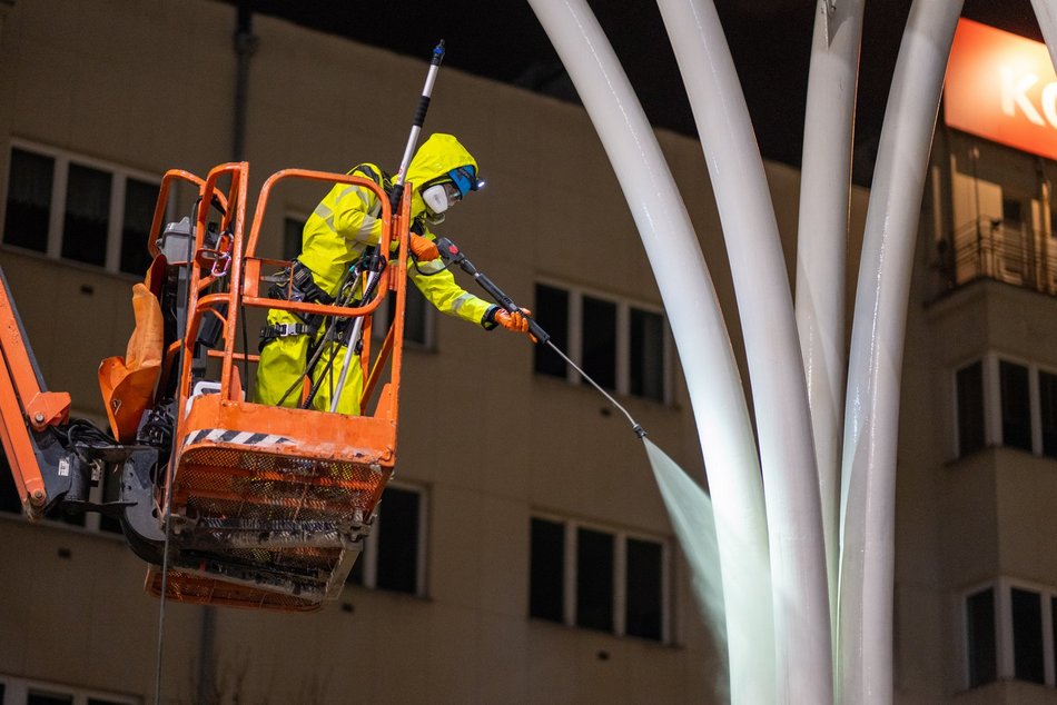 Wielkie sprzątanie Stajni Jednorożców. Przystanek umyty po sam dach!