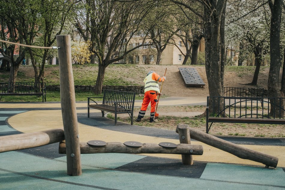 Łódź. Przeglądy placów zabaw w Łodzi. Atrakcje w Parku Staromiejskim są gotowe na wiosnę