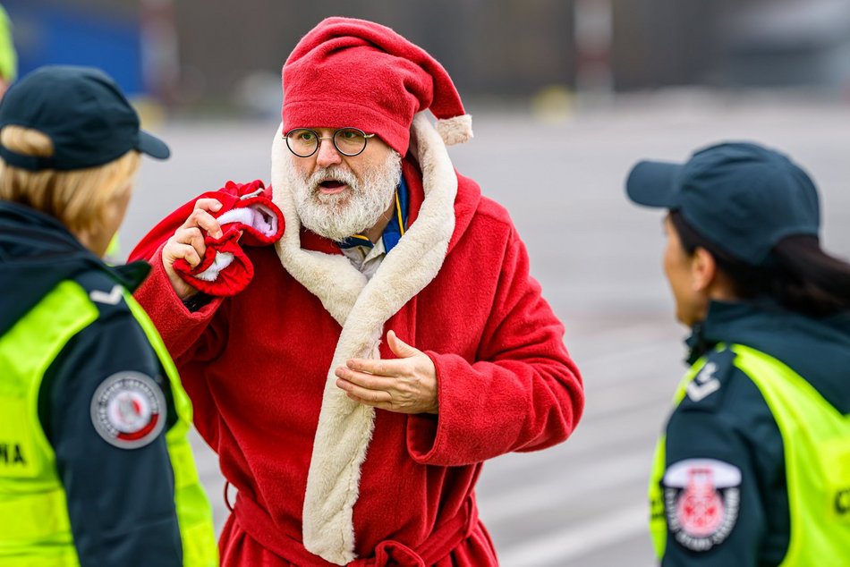 Mikołaj przyleciał helikopterem na lotnisko w Łodzi