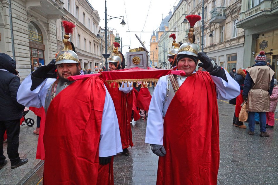 Orszak Trzech Króli na ul. Piotrkowskiej w Łodzi