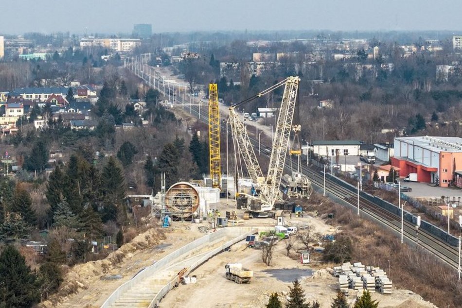 Łódź. Tarcza Faustyna wyjęta z tunelu pod Łodzią