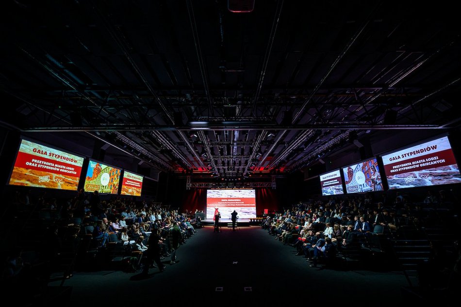 Łódź. Młodzi w Łodzi 2025. Stypendia dla najzdolniejszych rozdane