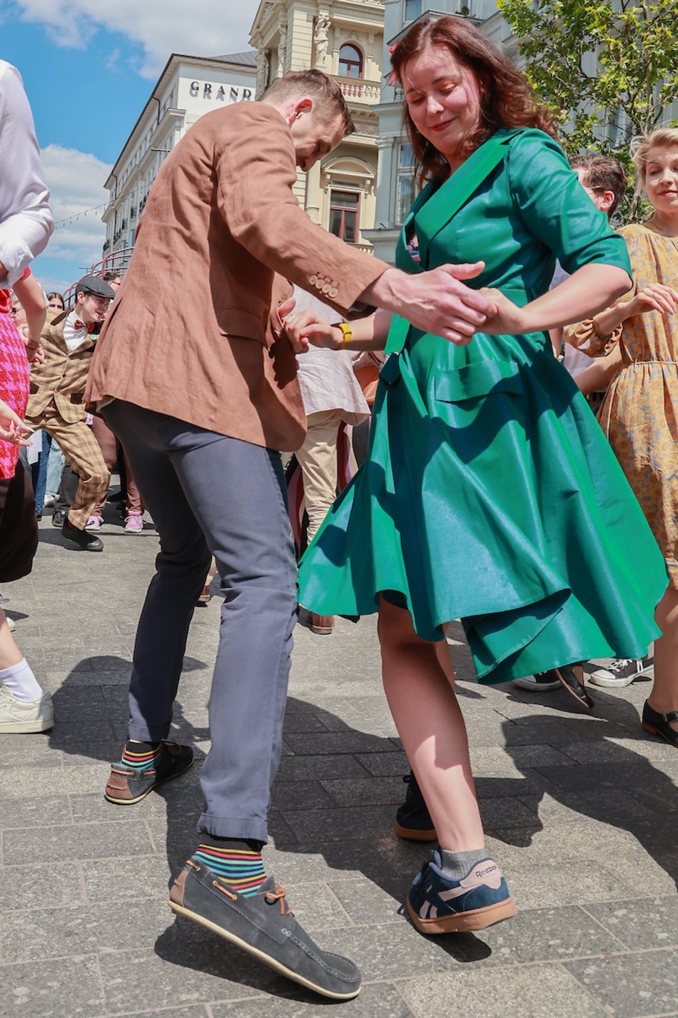 Łódź. Swingowy Spacer po Piotrkowskiej. Najbardziej roztańczona parada w Łodzi! Byłeś?