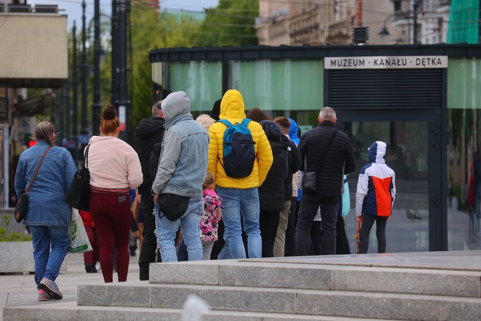 Noc Muzeów Łódź 2025. Muzeum Kanału Dętka przyciągnęło tłumy na plac Wolności