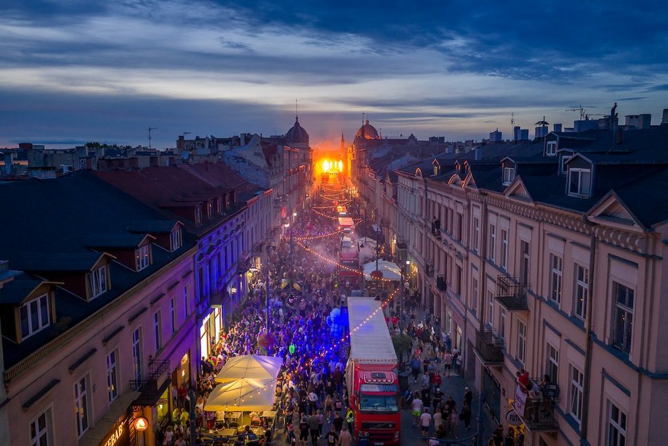 Łódź. To dopiero widok! Największy pochód w historii Parady Wolności w Łodzi z lotu ptaka!