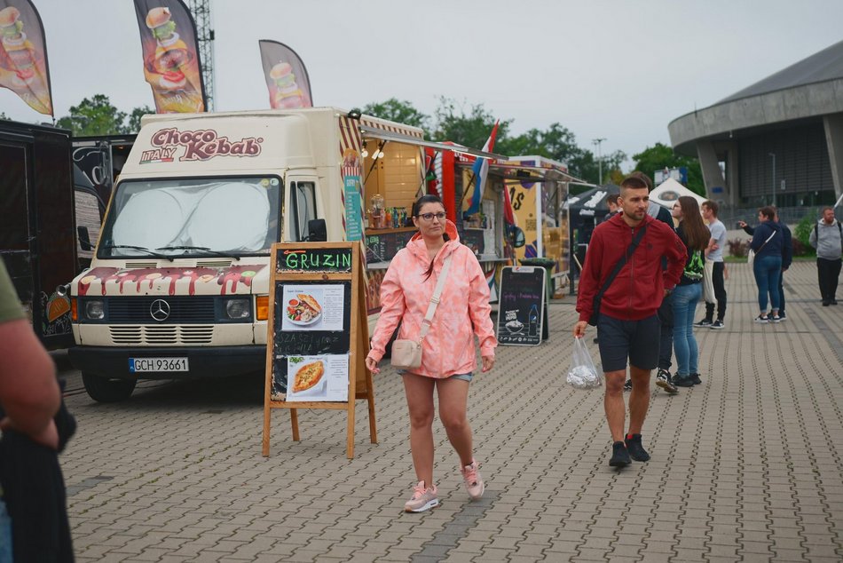 Wielka Szama trwa pod Atlas Areną w Łodzi