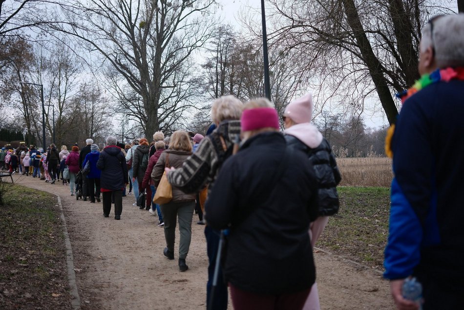 Topienie marzanny na Stawach Jana w Łodzi. Kolorowy korowód pożegnał zimę!