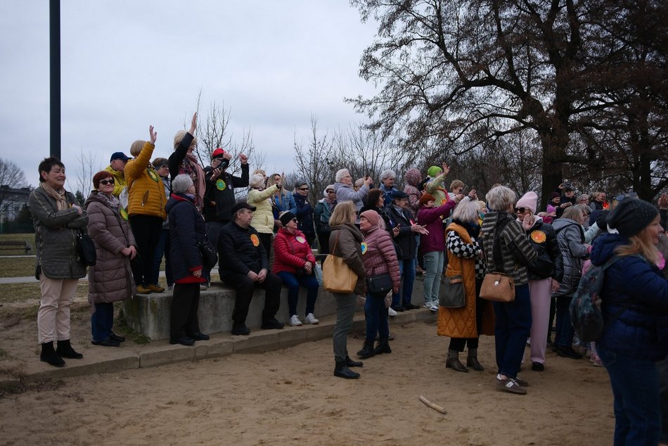 Topienie marzanny na Stawach Jana w Łodzi. Kolorowy korowód pożegnał zimę!