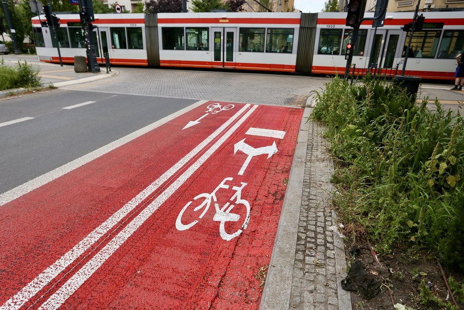 Dwukierunkowa droga rowerowa na ul. Rewolucji 1905 r.