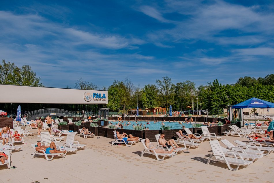 Aquapark Fala w majówkę - baseny zewnętrzne, zjeżdżalnia kamikaze