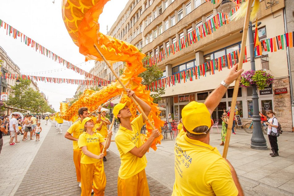 Chińska parada Falun Dafa na ul. Piotrkowskiej