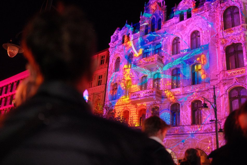 TOP 25 zdjęć z pierwszego dnia Light Move Festival 2025 Łódź. W sam raz na tapetę!