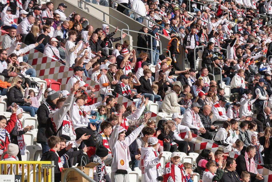 Łódź. Kibice na meczu ŁKS Łódź z Ruchem Chorzów. Byłeś/aś? Znajdź się w galerii!