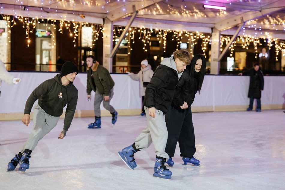 Ostatnie dni lodowiska w Manufakturze! Łodzianie korzystają z uroków zimy!