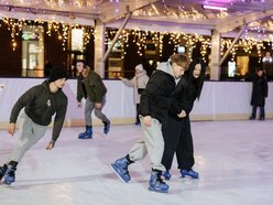 Ostatnie dni lodowiska w Manufakturze! Łodzianie korzystają z uroków zimy!