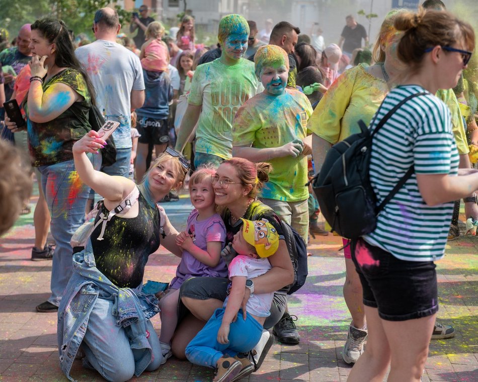 Łódź. Święto Kolorów w Ogrodach Geyera w Łodzi. Świetna zabawa i mnóstwo uśmiechu