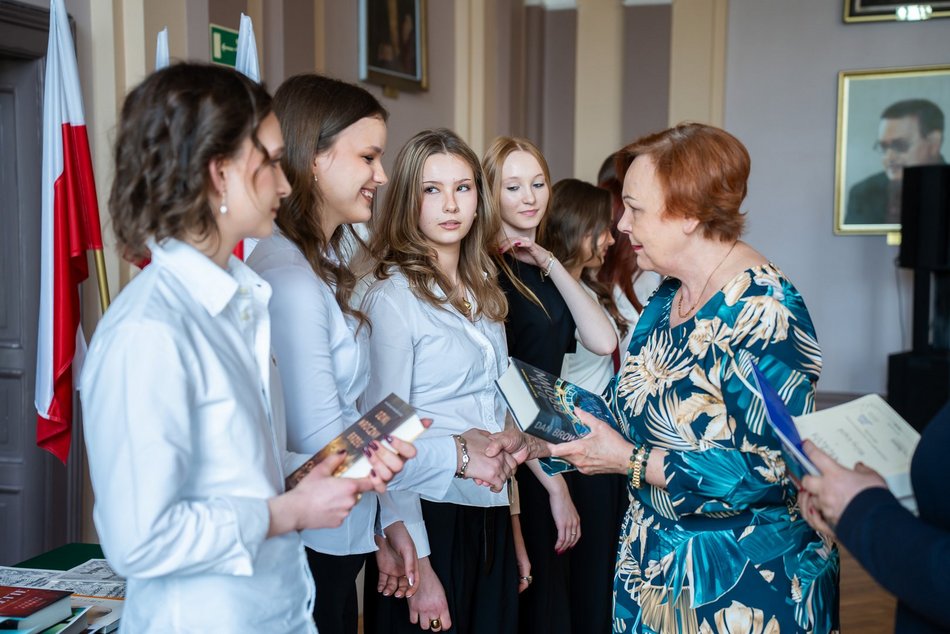 Łódź. Zakończenie roku szkolnego w III Liceum Ogólnokształcącym w Łodzi