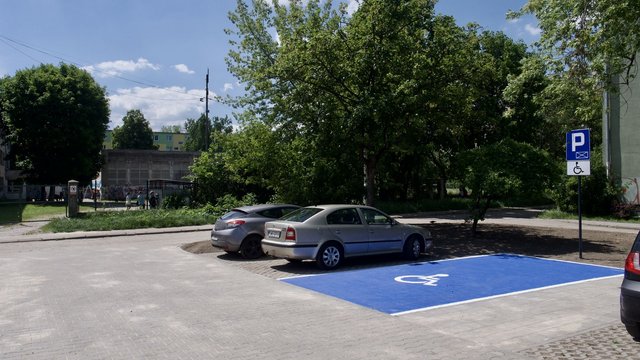 Nowy parking na Leśmiana jest już gotowy. To ułatwienie dla mieszkańców Dąbrowy