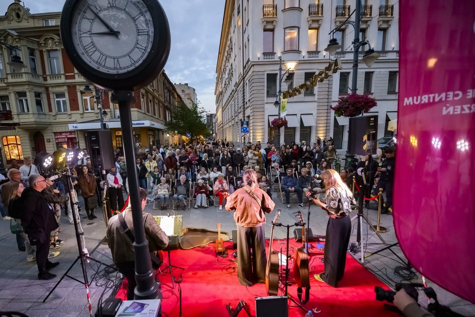 Łódź. Songwriter Łódź Festiwal. Niezwykły klimat przy kultowym zegarze