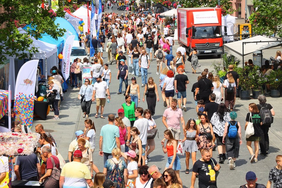 Łodzianie świętują 602. Urodziny Łodzi na Piotrkowskiej i placu Wolności