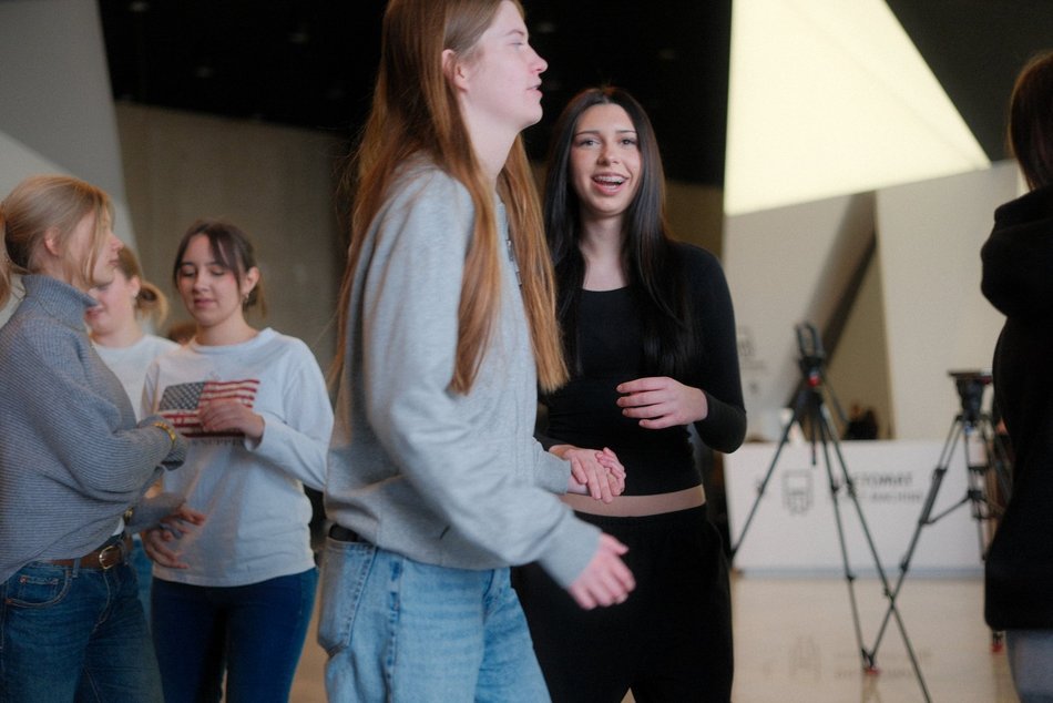 Łódź. Licealiści z Łodzi zatańczyli Belgijkę! Wielkie świętowanie Międzynarodowego Dnia Licealisty