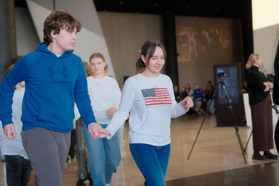 Łódź. Licealiści z Łodzi zatańczyli Belgijkę! Wielkie świętowanie Międzynarodowego Dnia Licealisty