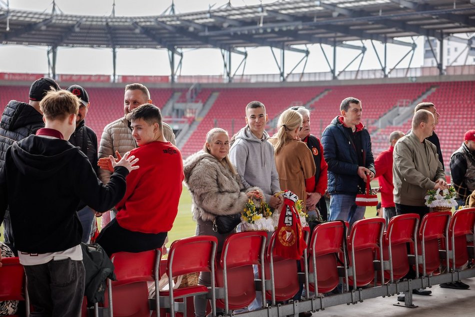 Łódź. Święcenie pokarmów na stadionie Widzewa Łódź