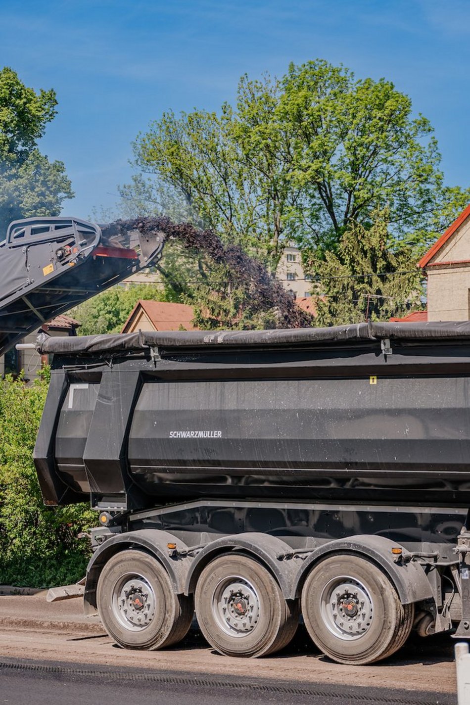 Łódź. Na Julianowskiej drogowcy wymieniają nawierzchnię