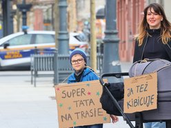 Łódź. Strefa kibica na DOZ Maraton Łódź 2026. Jak Łodzianie dopingowali biegaczy?