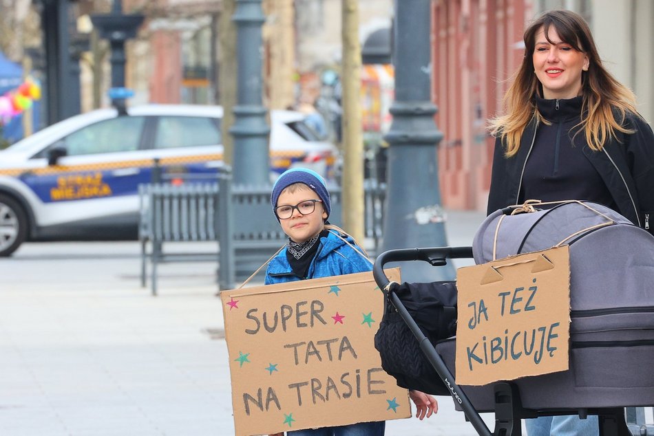 Łódź. Strefa kibica na DOZ Maraton Łódź 2026. Jak Łodzianie dopingowali biegaczy?