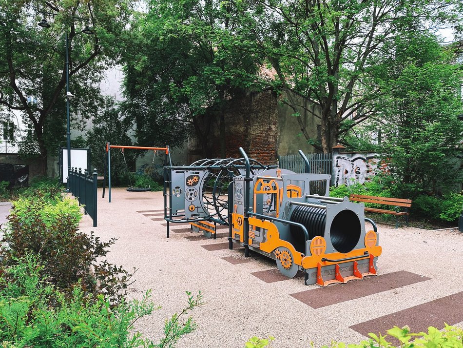 Łódź, ul Legionów, plac zabaw
