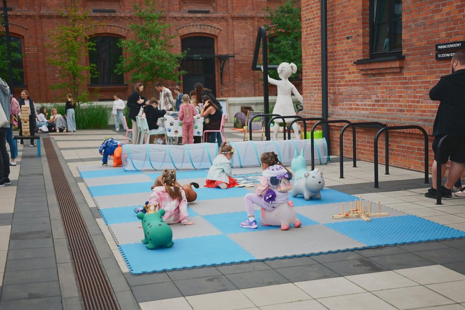 Rodzinna niedziela w Monopolis. To drugi dzień afterparty po Łódź Summer Festival 2025