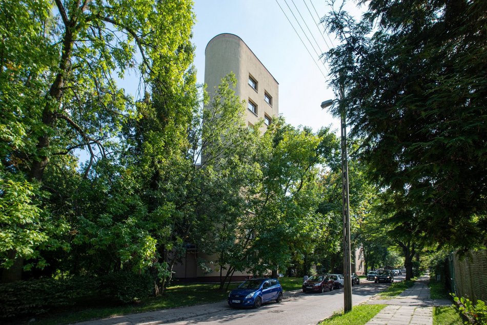 Łódź. Ten niezwykły blok w Łodzi był kiedyś wieżą ciśnień! Czy wiedziałeś o jego istnieniu?