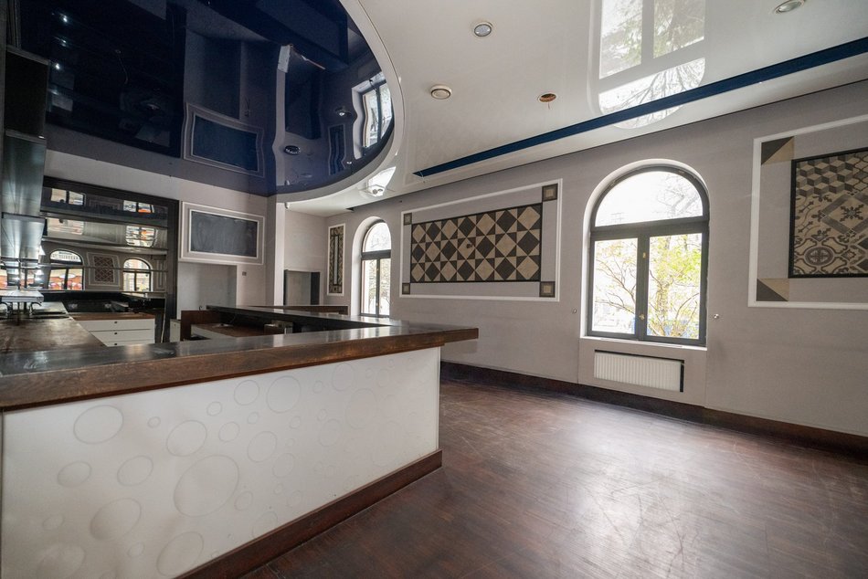 Łódź. Piotrkowska 77 w Łodzi. Kamienica na sprzedaż. Wnętrza i z zewnątrz