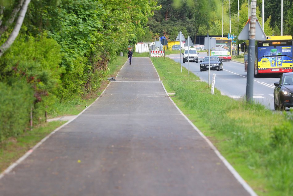Łódź. Nowa droga rowerowa na Retkini w Łodzi. Trasa jest już otwarta dla rowerzystów