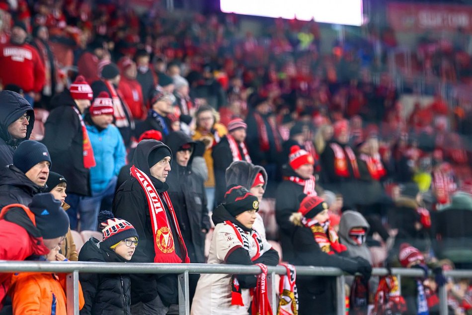 Łódź. Kibice na meczu Widzewa Łódź z Koroną Kielce
