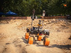 Łódź. Ekipa z Politechniki Łódzkiej robi roboty przyszłości. Łazik REX 2.0 mógłby podbić Marsa