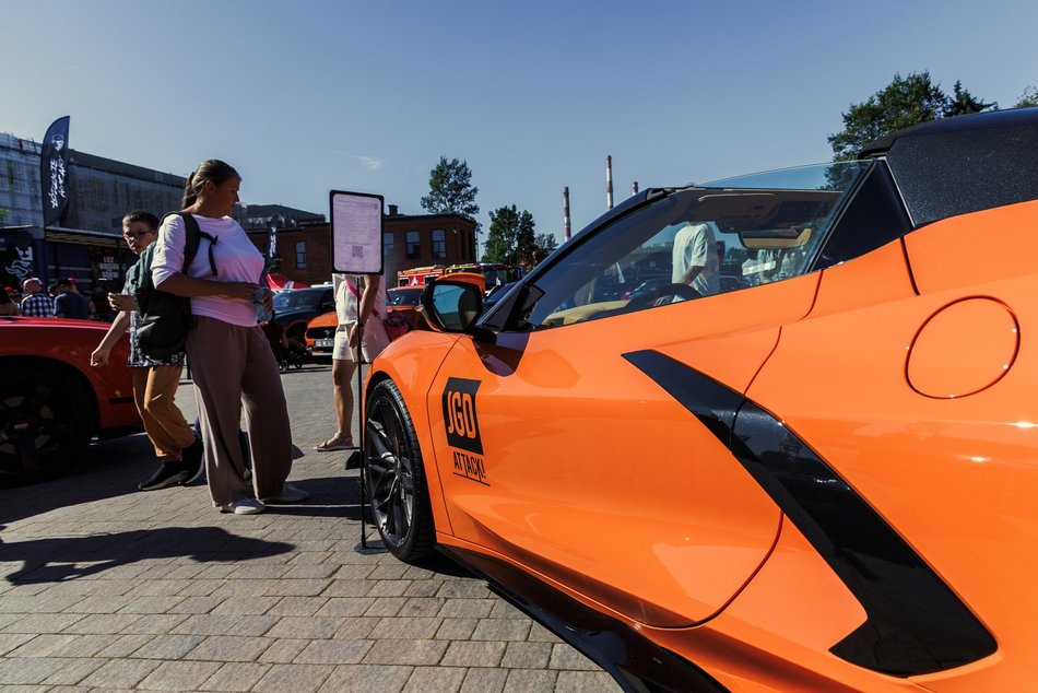 Łódź. Zlot amerykańskich samochodów w Łodzi. Prawdziwe perły motoryzacji