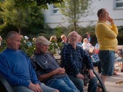 Granie w bramie w Łodzi. Klimatyczny koncert dali Andy birds