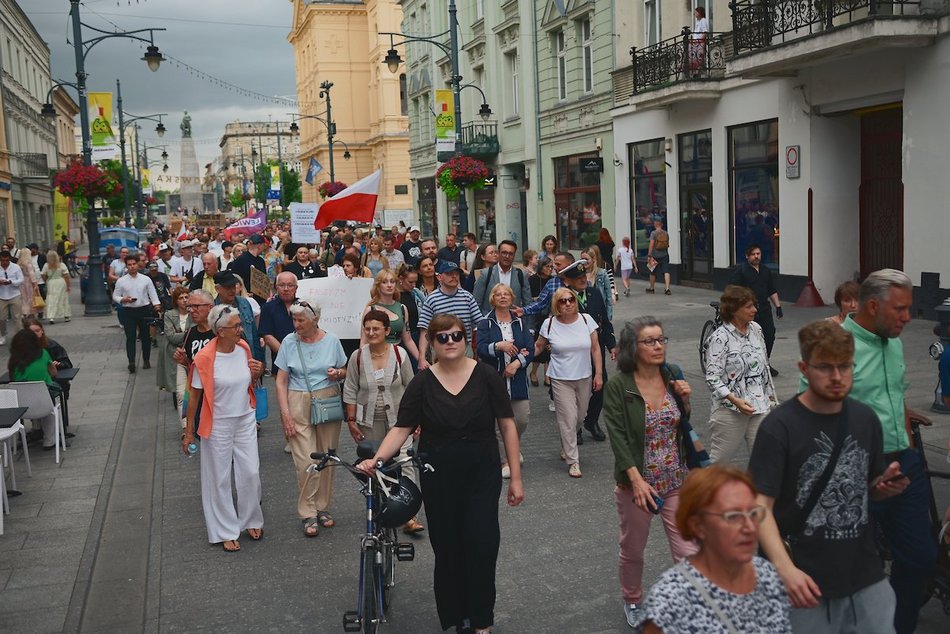 Łódź dla wszystkich! Piotrkowską przeszedł pokojowy spacer