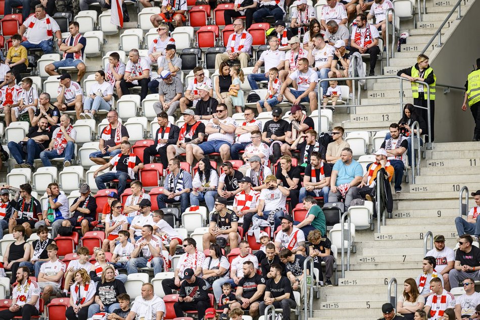 Kibice na meczu ŁKS Łódź z GKS Tychy. Odnajdź się w naszej galerii