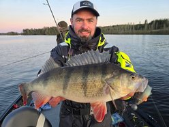 Łódź. Ma swój „haczyk” na ryby. Wędkarz Jakub Dziki z Łodzi produkuje własne przynęty