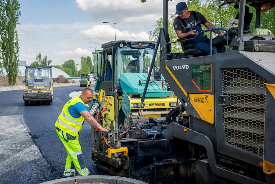 Łódź. Remont Kaczeńcowej w Łodzi. Kiedy będzie nowy asfalt i jakie są plany prac na Teofilowie?