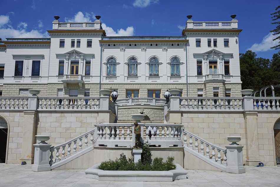 Łódź. Tajemnicza historia Lasu Łagiewnickiego w Łodzi. Kapliczki, uzdrawiające źródełko i pałac Heinzlów