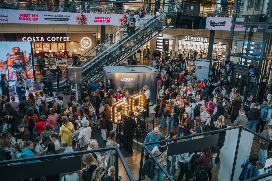 Łódź. Rekord malowania ust w Manufakturze w Łodzi pobity! Byłaś? Znajdź się na zdjęciach!