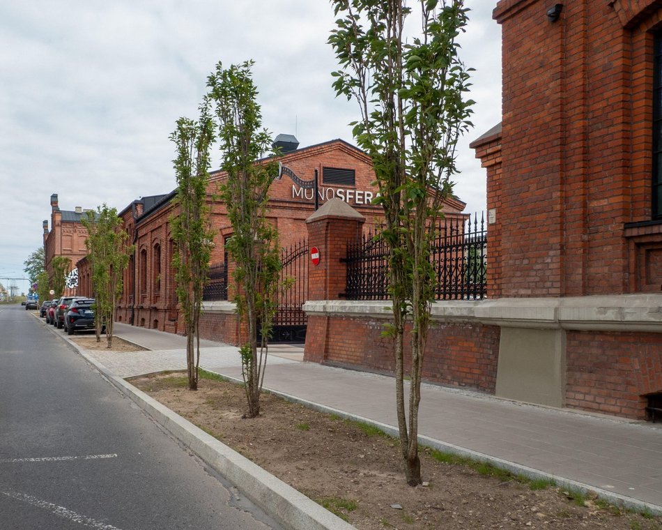 Łódź. Przy Monopolis w Łodzi jest coraz piękniej. Wspaniałe połączenie natury i nowoczesności