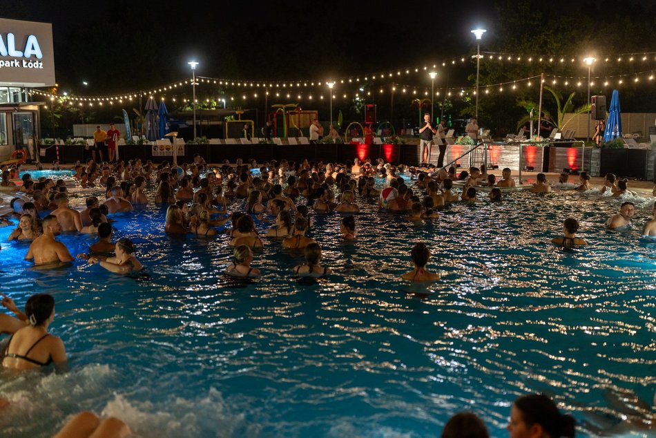 Łódź. Nocne pływanie w Aquaparku Fala w Łodzi