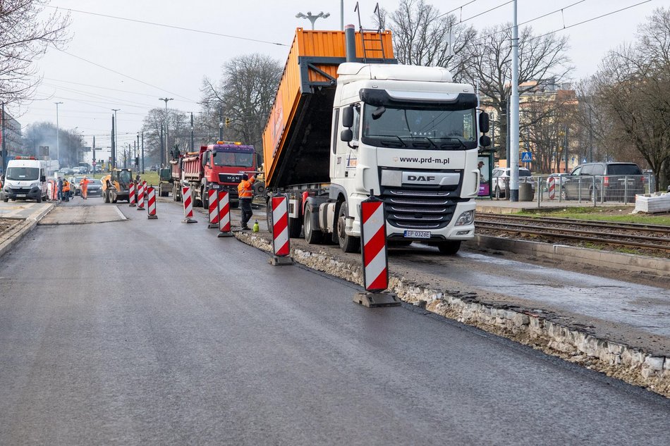 Remont Pabianickiej w Łodzi na finiszu. Kiedy drogowcy otworzą drugi pas?